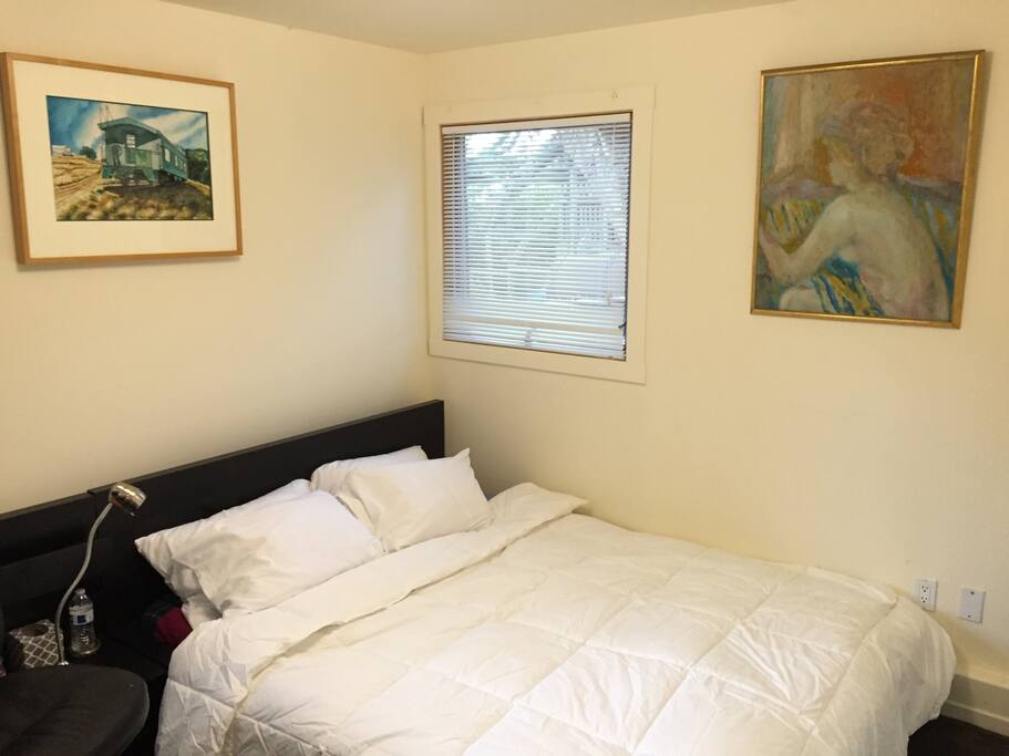 Master Bedroom (Queen bed)