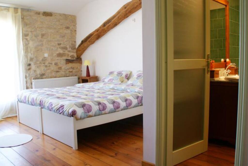 Chambre confortable avec salle de bain privative !