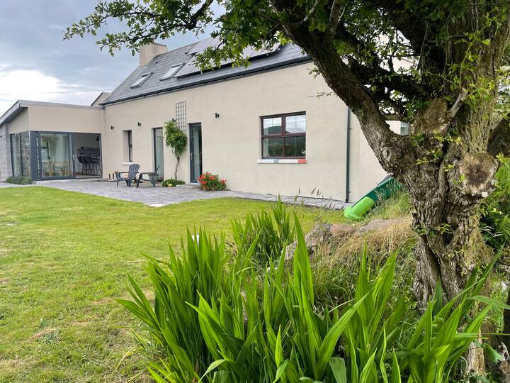 Family country retreat, just off the Ring of Kerry Houses for Rent in