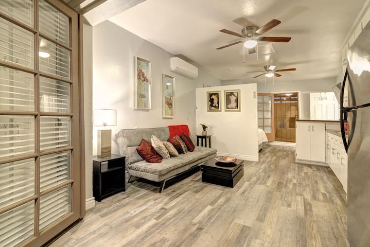 Cozy Central Phx Guesthouse  w/ kitchen sleeps 4