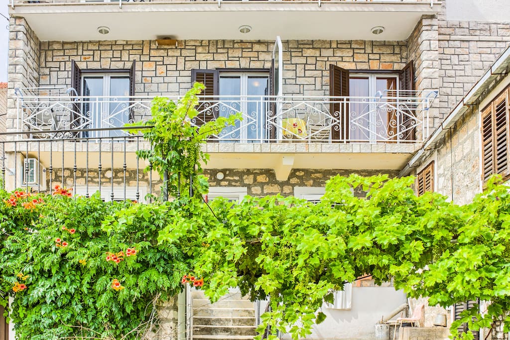 balcony