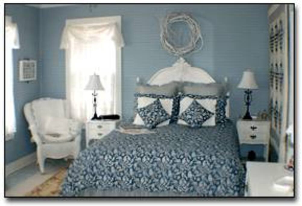 Cleo's room- Queen size bed with private bath (shower stall only)