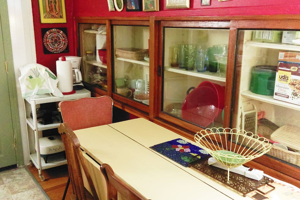 This is a pic of the kitchenette taken by me.