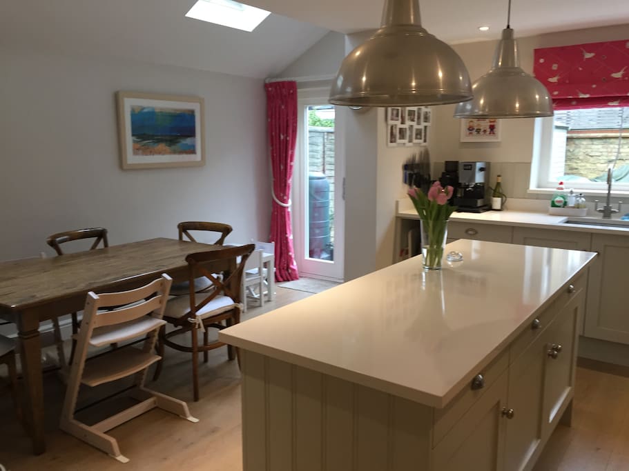 Kitchen with island, range cooker and table which can seat 6 and be extended