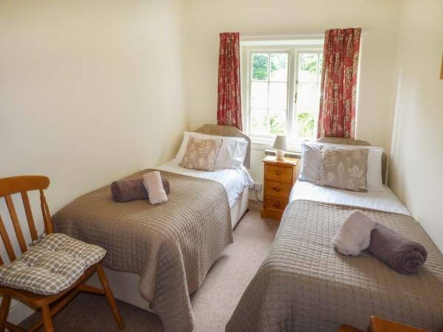 Twin bedroom