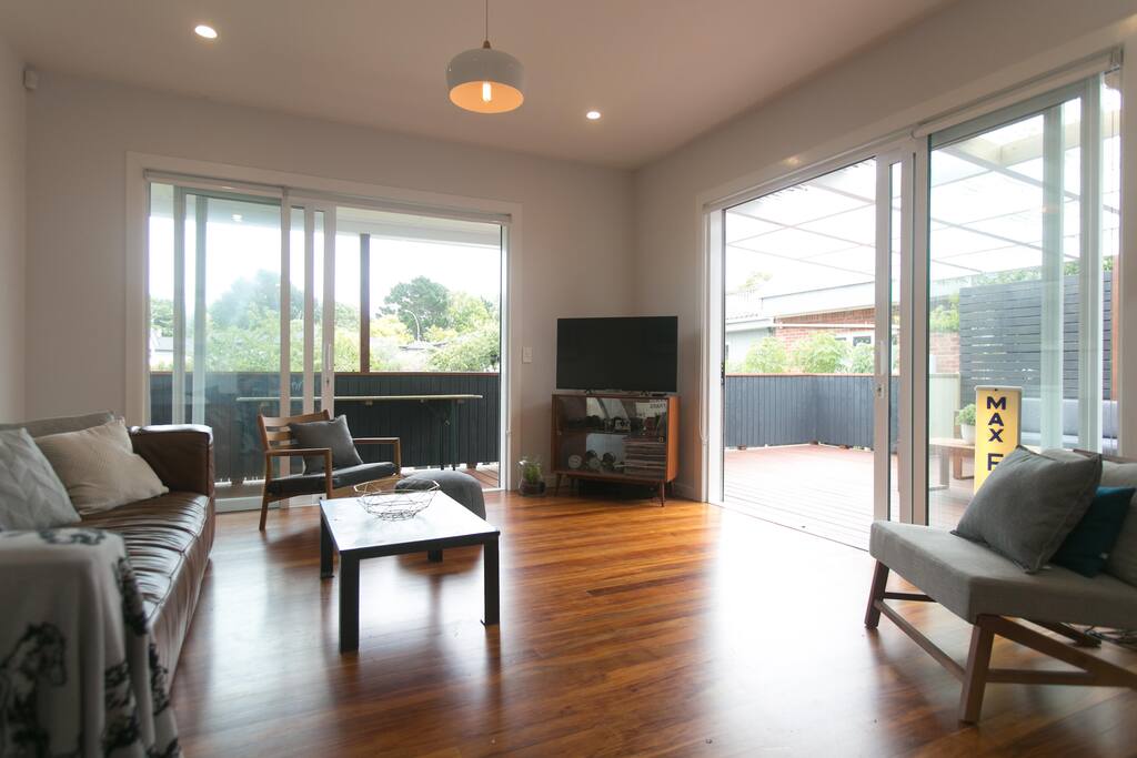 Open plan kitchen / living / deck