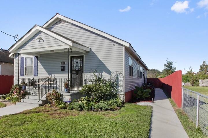 Minutes to French Quarters!!! gallery image 2