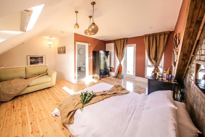 Stunning 4 bed townhouse – fab garden | N17 gallery image 2