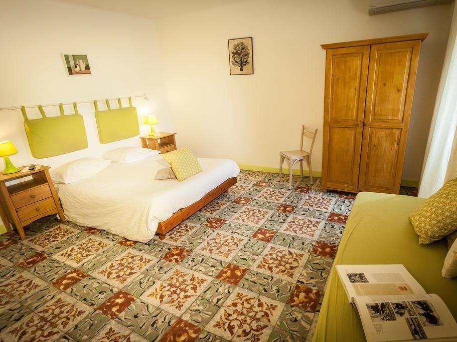 Guest room