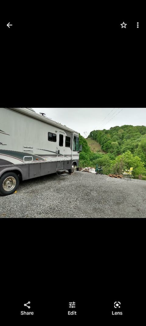 Delightful 32ft Winnebago with two beds in country