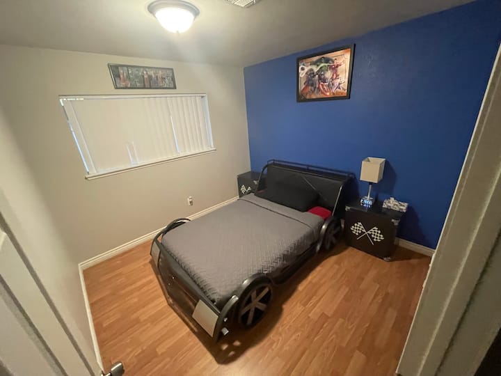 Მესამე საძინებელი სრული საწოლით 