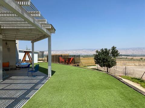 The villa in Emek Hama 'ayanot
