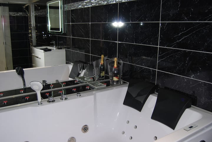Appartement Balnéo Romantique <3 - Agde