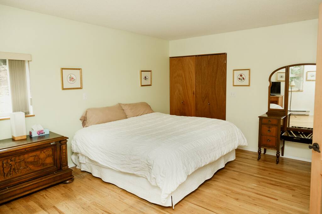 Private Bedroom with king bed