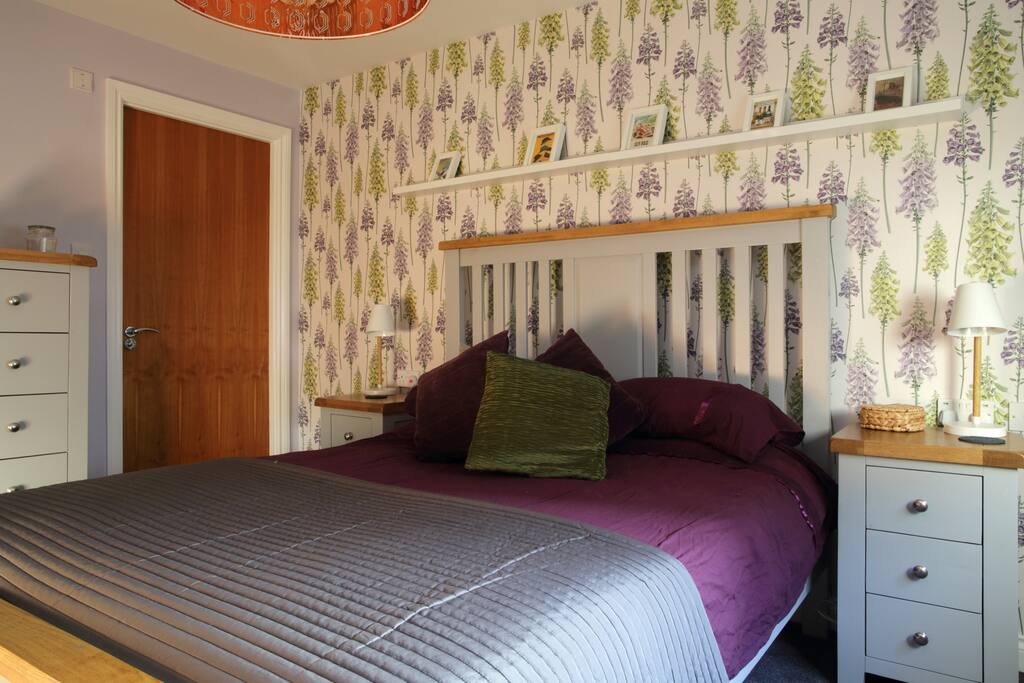 Kingsize bed in master bedroom - double fitted wardrobes and plenty storage for cloths