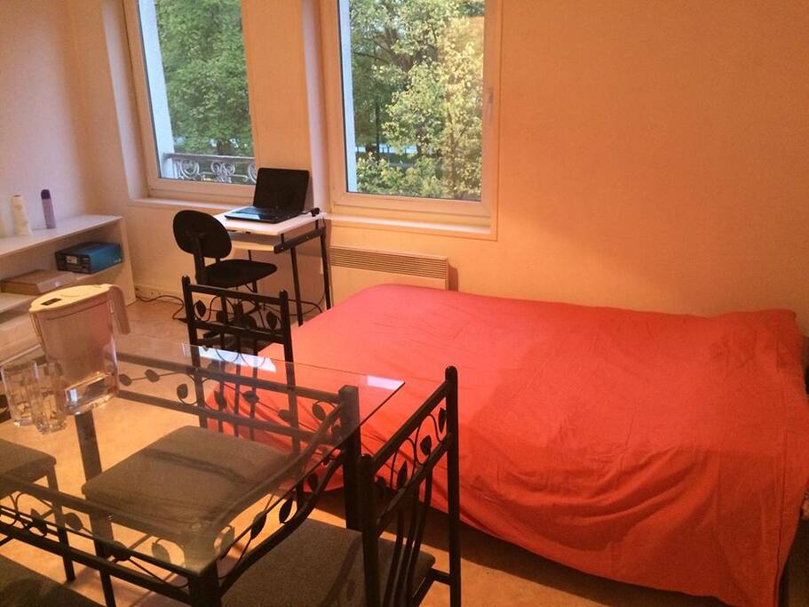 Séjour avec canapé clic-clac