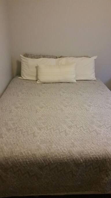 Cozy bed- perfect for 1 or 2 guests