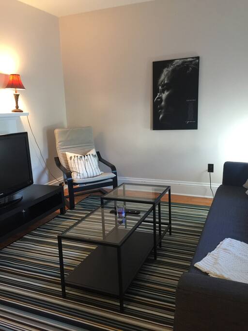 Living room with tv and cable