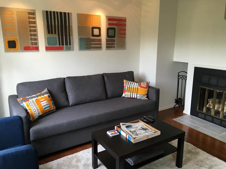 *Modern Pearl St Condo W/ Garage - Monthly Rental* - Boulder, CO