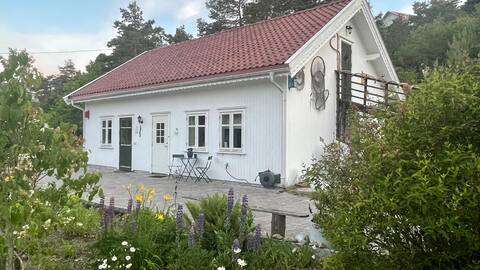 Small apartment in idyllic garden