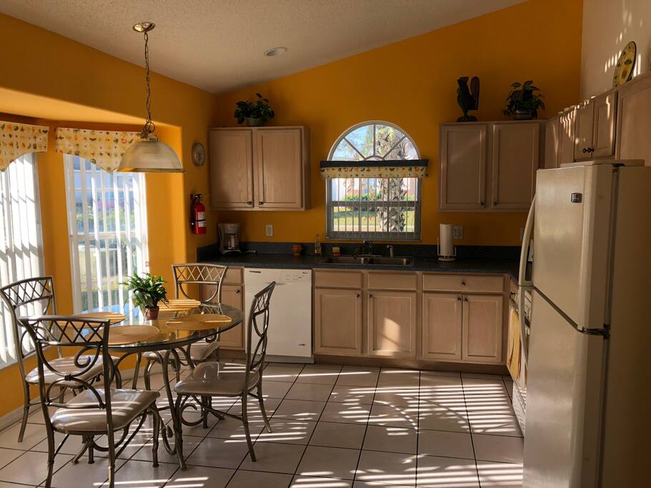 Eat-In Kitchen