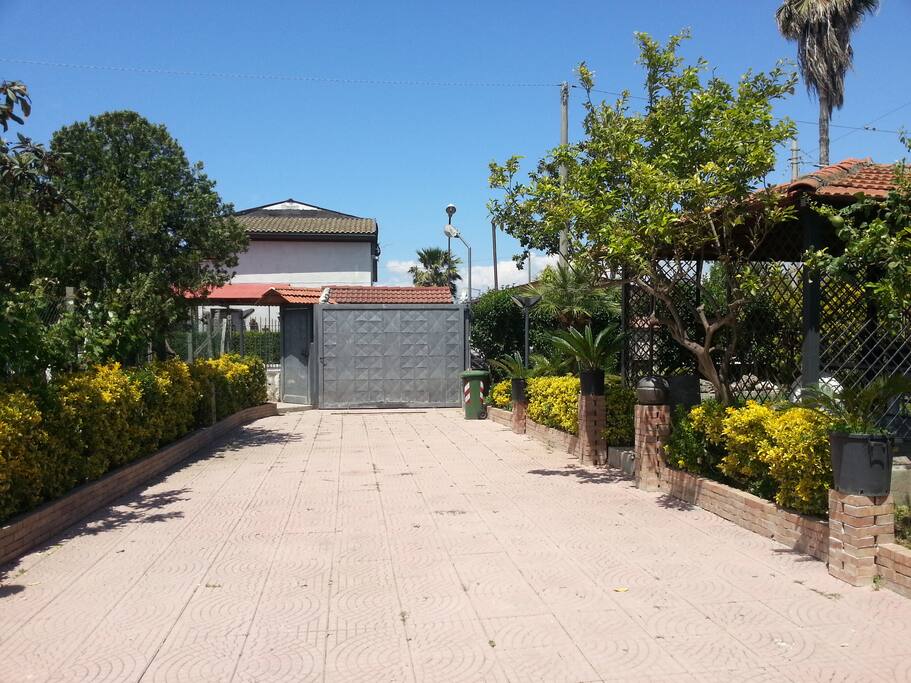 ZONA ENTRATA E PARCHEGGIO