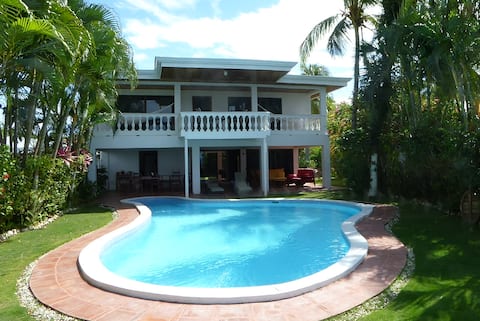 Villa Ola de Mar. Barranca face au golfe de Nicoya
