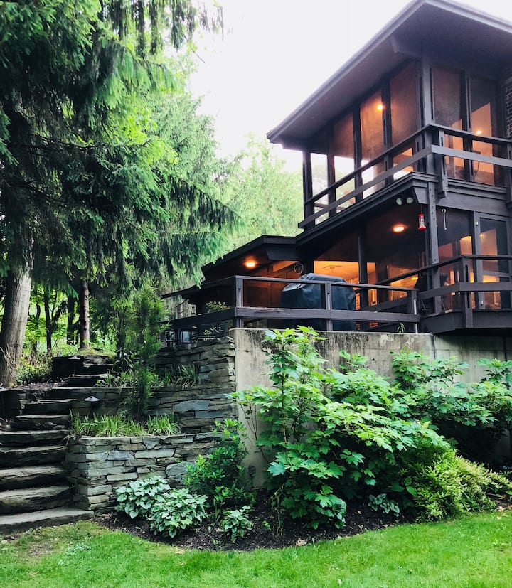 Secluded Riverfront Getaway