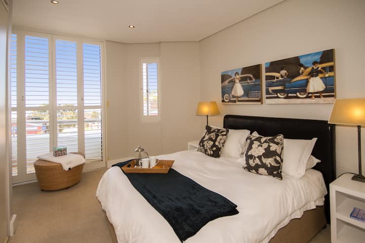 卧室标准双人床