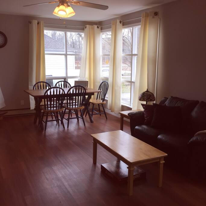 Great Open concept living/dinning Room.