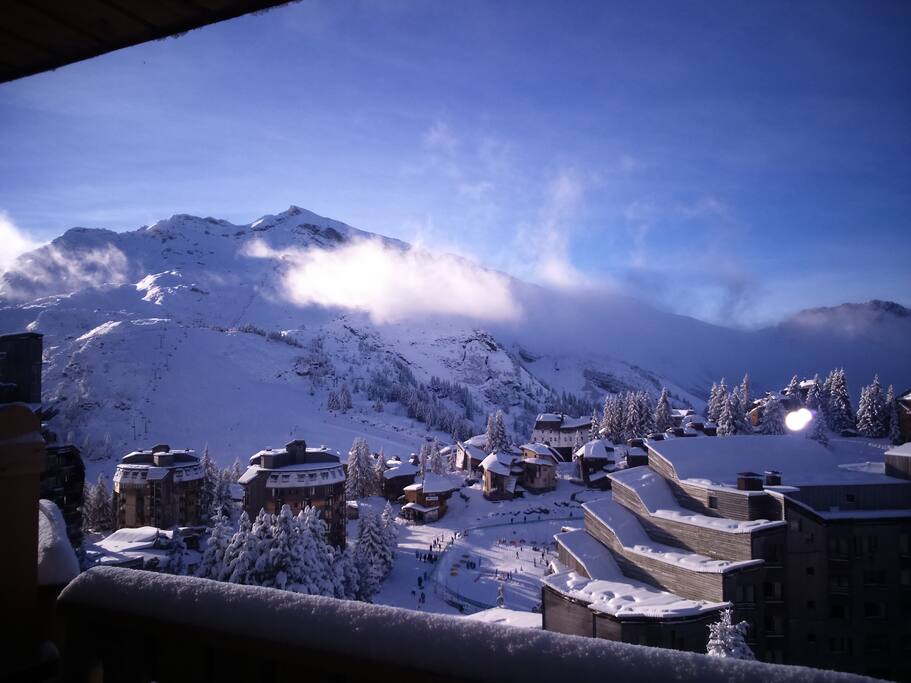 Vue sur le secteur d'Arares et, au premier plan, sur l'entrée du Village des Enfants