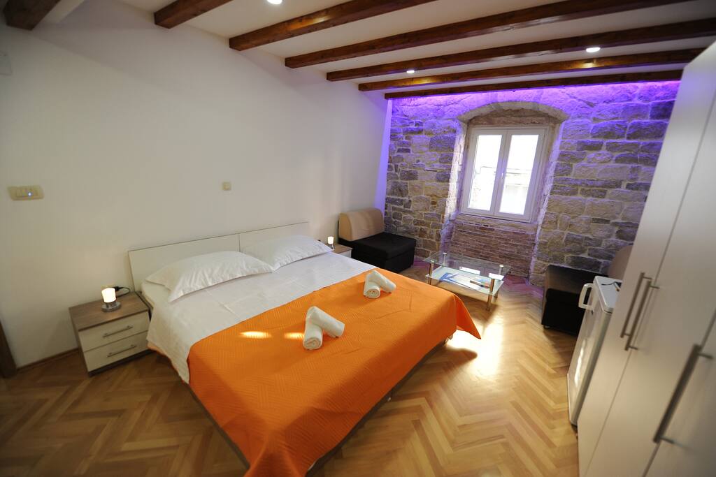 Bedroom, the bed is separable