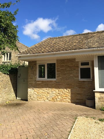 Cosy Cotswolds Studio, Poulton, Cirencester