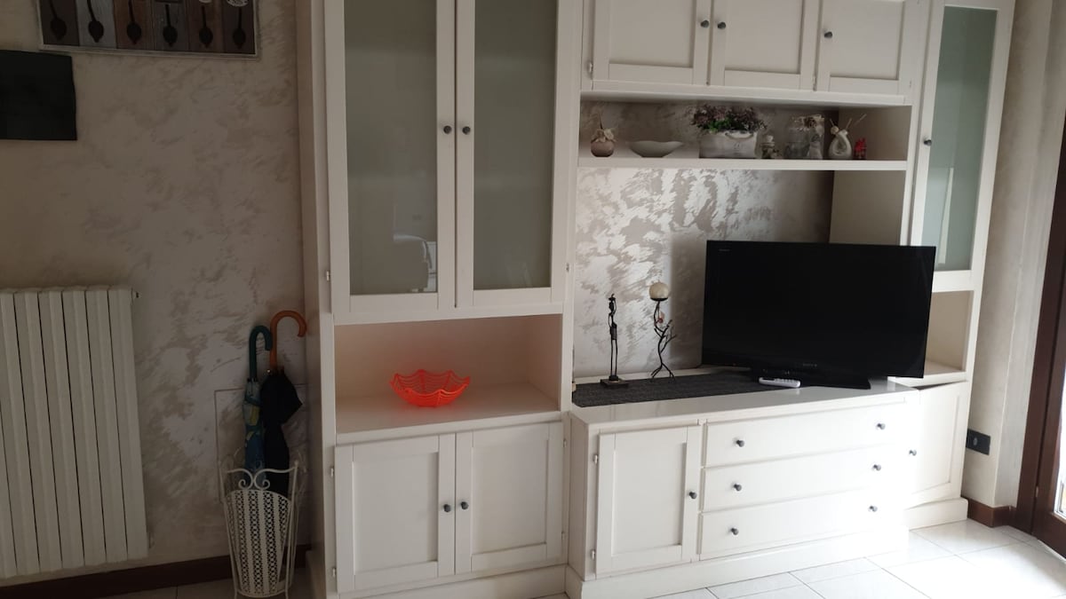 Popular Airbnb listing: 2 Rozzano Forum Assago Humanitas Apartment in Rozzano