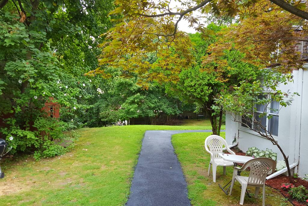 Walkway to private entrance and further down to lovely large peaceful backyard.