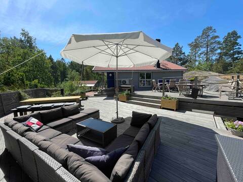 Two comfortable houses with large social areas, near the sea