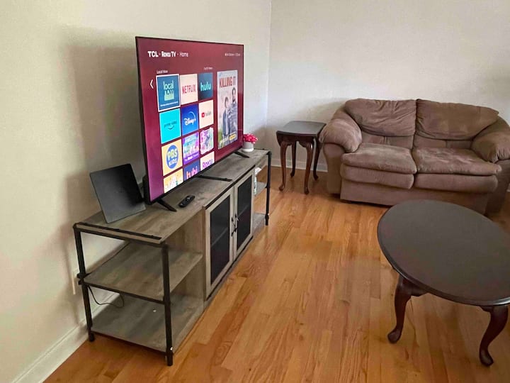 Large Comfy Getaway Near Liberty! Your Home Away. - Big Island, VA