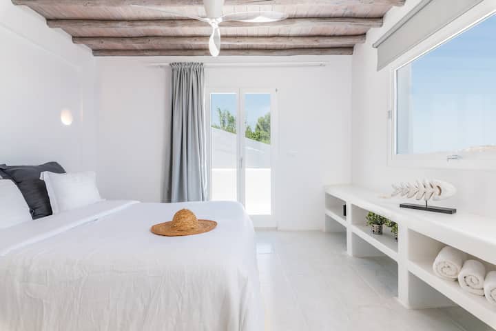 Vista de Psarou Master 1 (en suite)