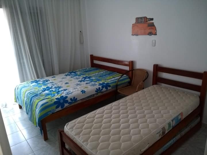 Спална соба 2 (брачен кревет и 1 единечен кревет)