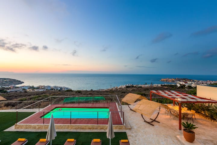 Villa Princess, Exceptional View & Close to City!