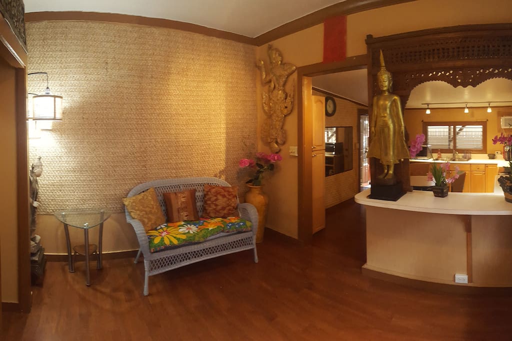 Welcome! Enjoy a relaxed vibe in this spa-converted-to-airbnb, with its Thai decor and low lighting creating a calm, cozy atmosphere.