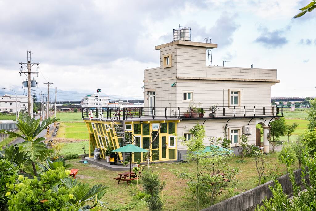 81 boat 船型外觀照