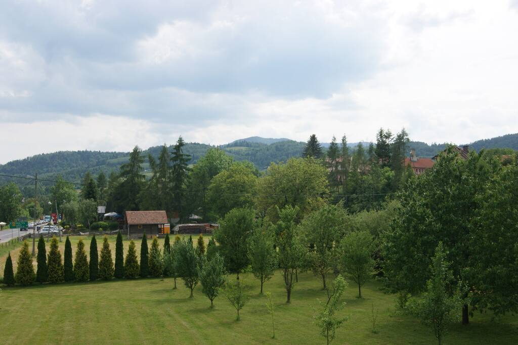 Widok na ogród, góry
