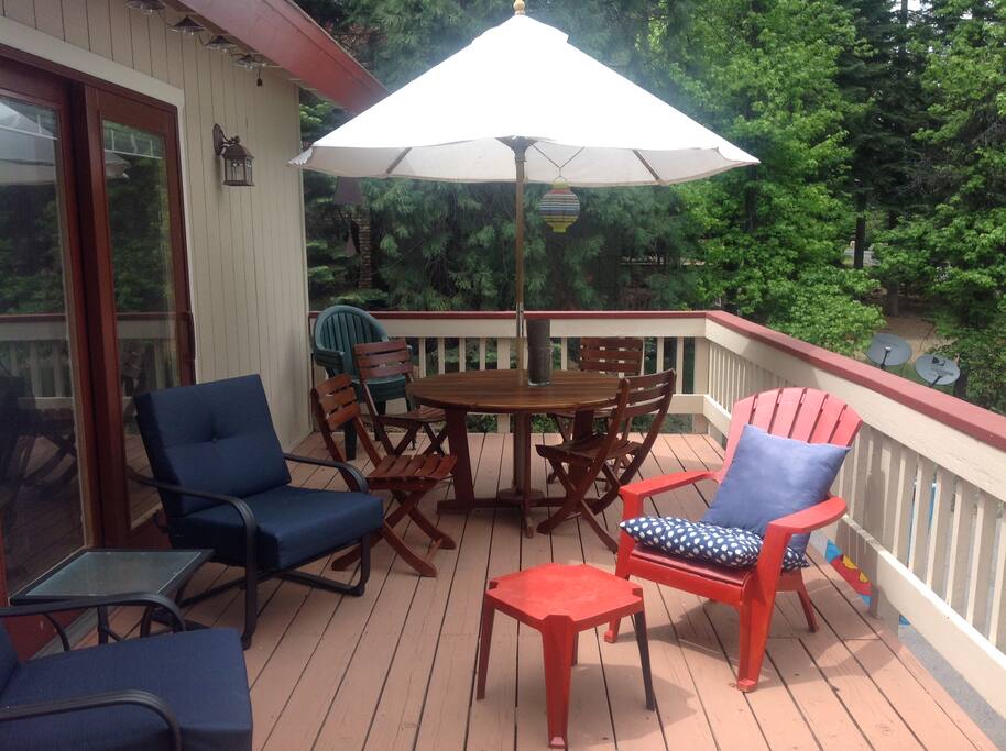 Large back deck overlooking lawn
Weber barbecue