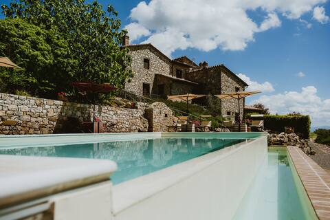 Weddings and events: an entire estate, sleeps 58.