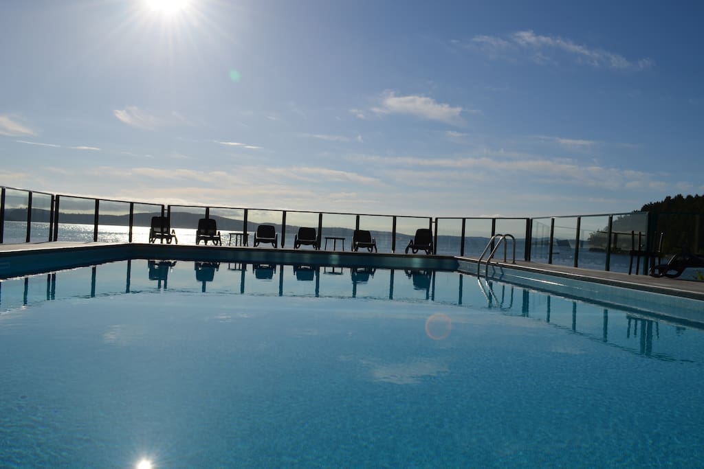 pool on the ocean...