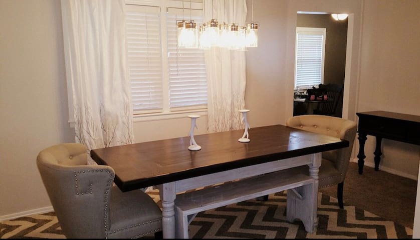 Cozy 4 bedroom Kansas City Stadium