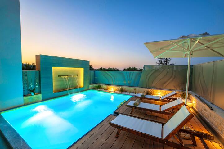 Perla Villas 2 Heated Pools gallery image 3