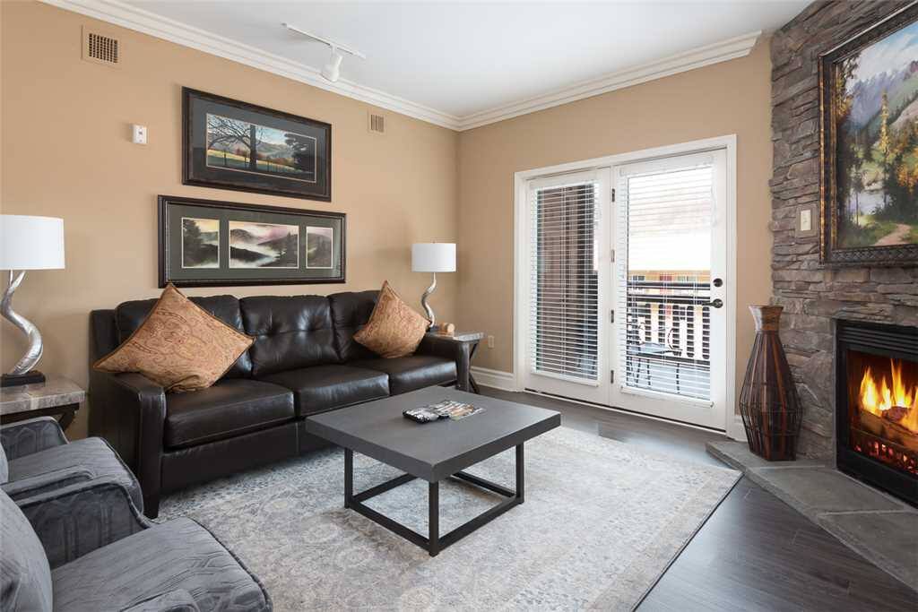 Couch, Furniture, Indoors, Room, Bedroom