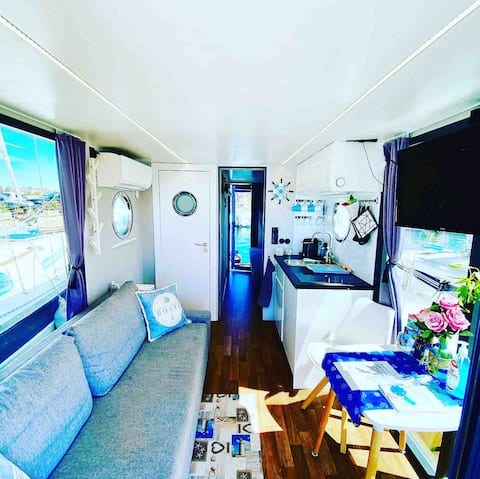 Houseboat Seabreeze, Alghero’s  Harbour/City